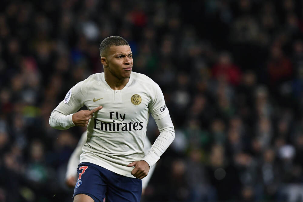 比尔未来5年白拿9700万！还手握2年1100万 遭抨击诈骗三支球队